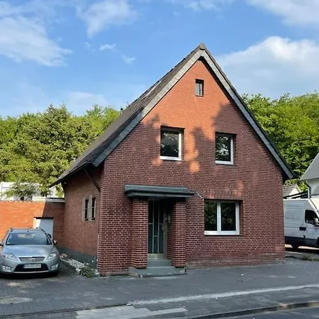 Private In House With Garden And Parking :) *